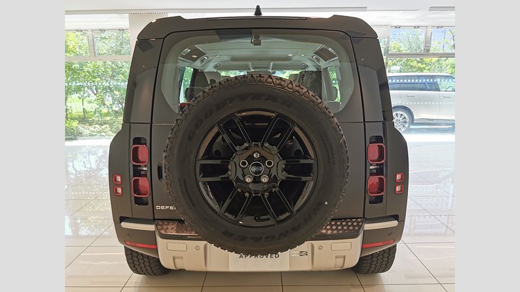 2023 認定中古車 Land Rover Defender 110 サントリーニブラック D300 AWD（AT） S