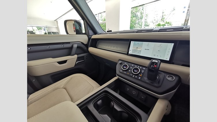 2023 認定中古車 Land Rover Defender 110 サントリーニブラック D300 AWD（AT） S