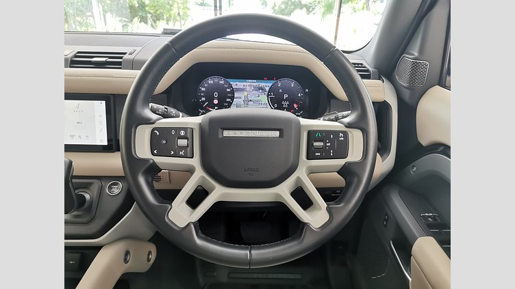 2023 認定中古車 Land Rover Defender 110 サントリーニブラック D300 AWD（AT） S