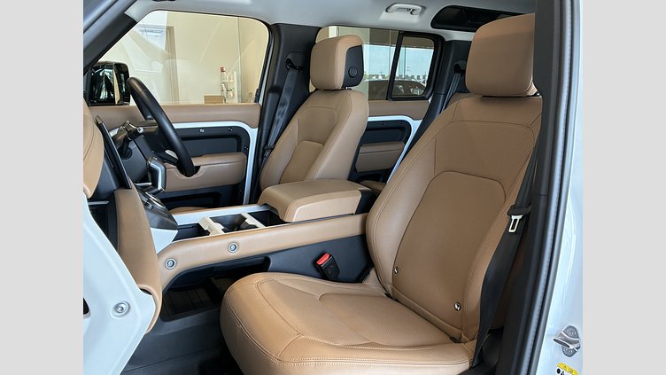 2024 認定中古車 Land Rover Defender 110 フジホワイト D350 ディーゼルマイルドハイブリッド X-Dynamic HSE