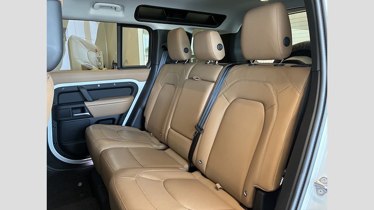 2024 認定中古車 Land Rover Defender 110 フジホワイト D350 ディーゼルマイルドハイブリッド X-Dynamic HSE