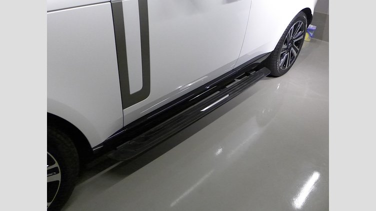 2024 認定中古車 Land Rover Range Rover Ostuni Pearl White 3.0 litre i6 PHEV​ SE 