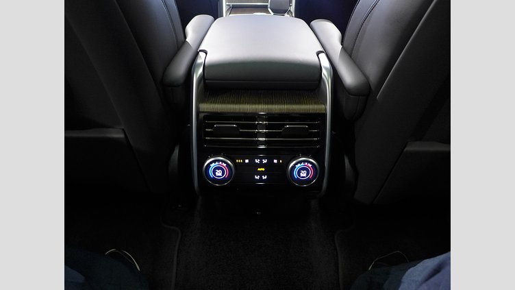 2024 認定中古車 Land Rover Range Rover Ostuni Pearl White 3.0 litre i6 PHEV​ SE 