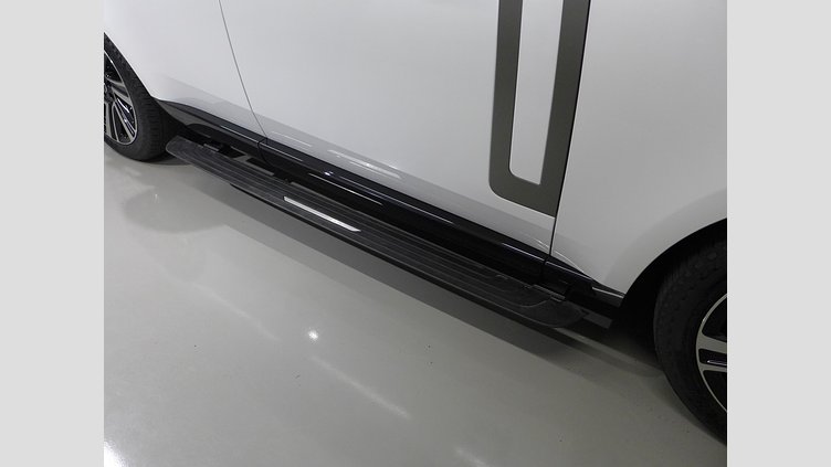 2024 認定中古車 Land Rover Range Rover Ostuni Pearl White 3.0 litre i6 PHEV​ SE 