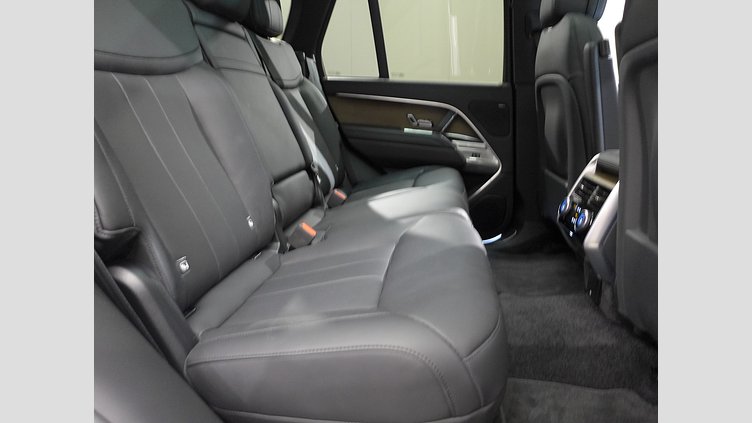 2024 認定中古車 Land Rover Range Rover Ostuni Pearl White 3.0 litre i6 PHEV​ SE 