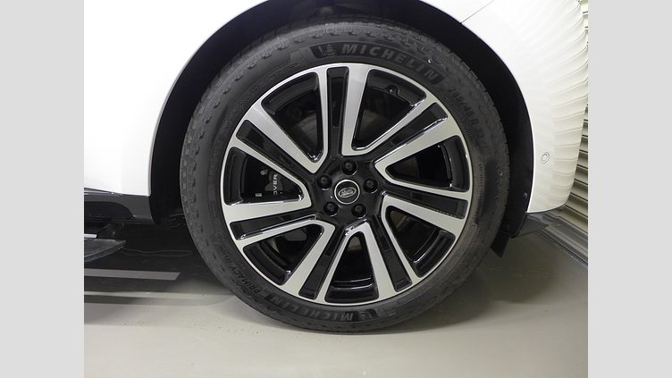 2024 認定中古車 Land Rover Range Rover Ostuni Pearl White 3.0 litre i6 PHEV​ SE 