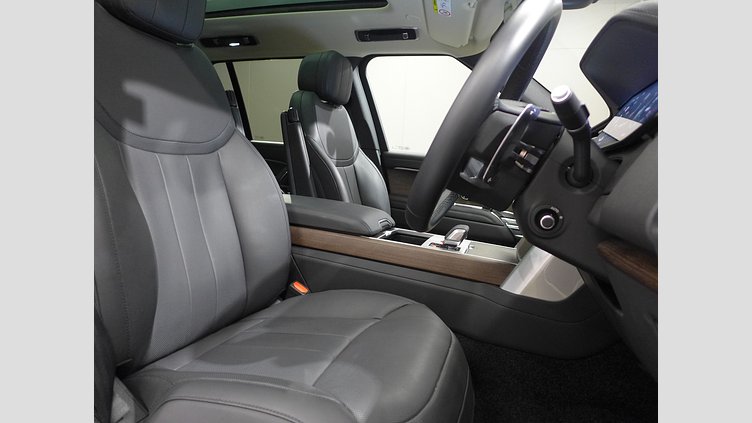 2024 認定中古車 Land Rover Range Rover Ostuni Pearl White 3.0 litre i6 PHEV​ SE 