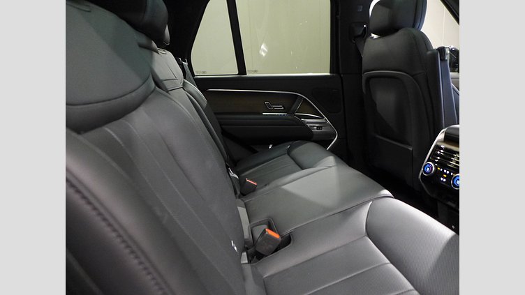 2024 認定中古車 Land Rover Range Rover Ostuni Pearl White 3.0 litre i6 PHEV​ SE 