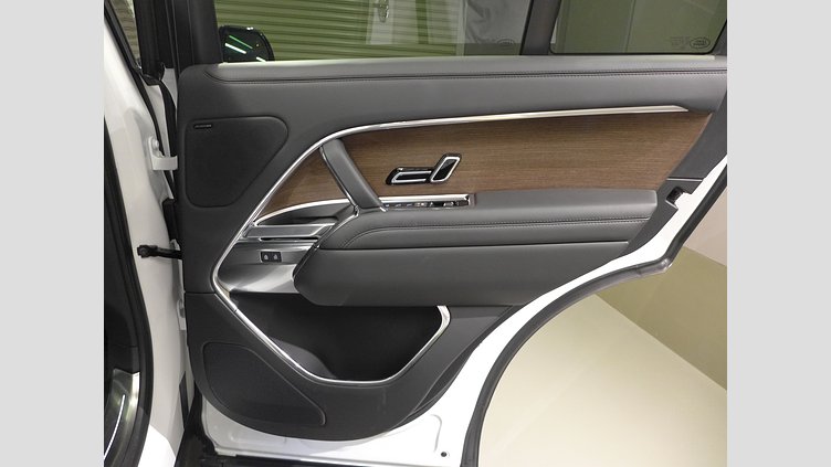 2024 認定中古車 Land Rover Range Rover Ostuni Pearl White 3.0 litre i6 PHEV​ SE 