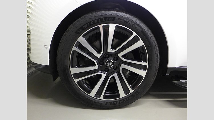 2024 認定中古車 Land Rover Range Rover Ostuni Pearl White 3.0 litre i6 PHEV​ SE 
