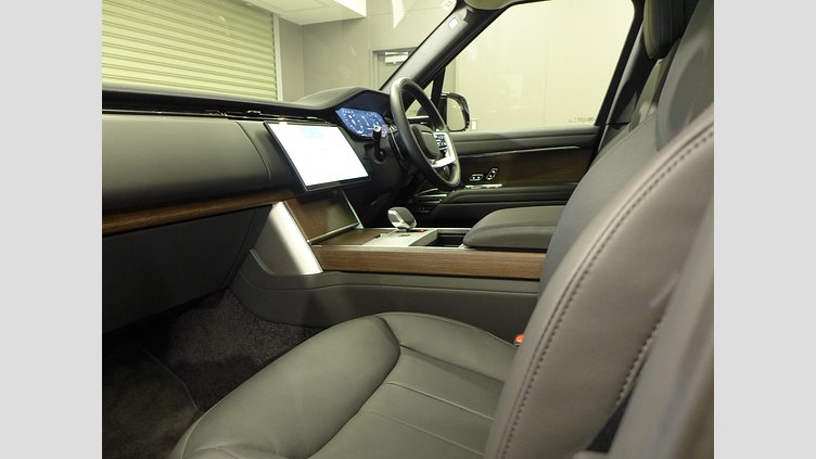 2024 認定中古車 Land Rover Range Rover Ostuni Pearl White 3.0 litre i6 PHEV​ SE 