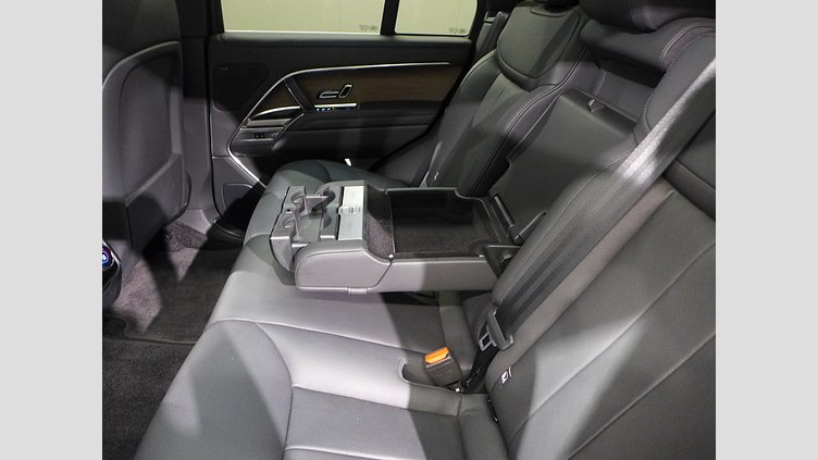 2024 認定中古車 Land Rover Range Rover Ostuni Pearl White 3.0 litre i6 PHEV​ SE 