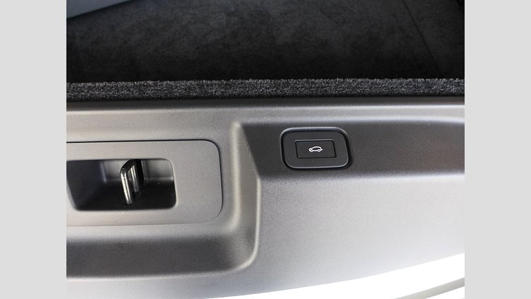 2024 認定中古車 Land Rover Range Rover Ostuni Pearl White 3.0 litre i6 PHEV​ SE 