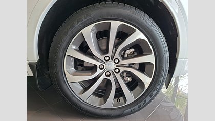 Discovery Sport 9