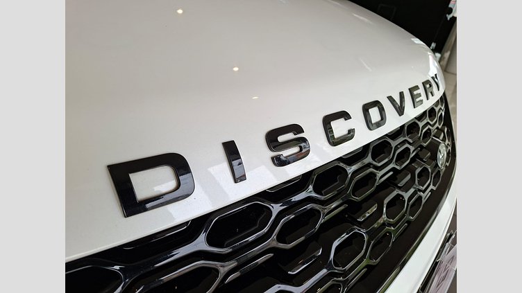 2023 Approved Land Rover Discovery Sport Ostuni Pearl White 2023 Land Rover Discovery Sport D200 Urban Edition in Ostuni Pearl combines a frugal 2.0 turbo diesel

- 2.0L i4 turbo diesel, 147 kW, 430 Nm, 0-100 km/h in 8.6 s, top speed 209 km/h


 2023