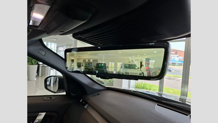 2023 Approved Land Rover Discovery Sport Ostuni Pearl White 2023 Land Rover Discovery Sport D200 Urban Edition in Ostuni Pearl combines a frugal 2.0 turbo diesel

- 2.0L i4 turbo diesel, 147 kW, 430 Nm, 0-100 km/h in 8.6 s, top speed 209 km/h


 2023