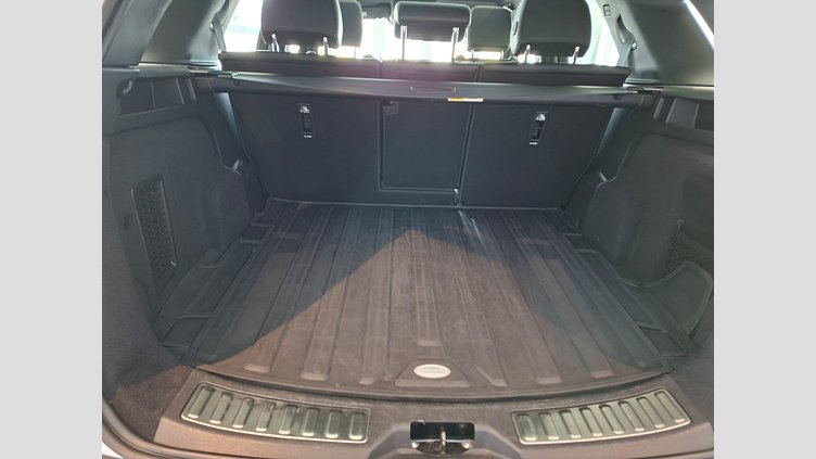 2023 Approved Land Rover Discovery Sport Ostuni Pearl White 2023 Land Rover Discovery Sport D200 Urban Edition in Ostuni Pearl combines a frugal 2.0 turbo diesel

- 2.0L i4 turbo diesel, 147 kW, 430 Nm, 0-100 km/h in 8.6 s, top speed 209 km/h


 2023