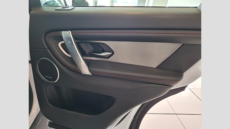 2023 Approved Land Rover Discovery Sport Ostuni Pearl White 2023 Land Rover Discovery Sport D200 Urban Edition in Ostuni Pearl combines a frugal 2.0 turbo diesel

- 2.0L i4 turbo diesel, 147 kW, 430 Nm, 0-100 km/h in 8.6 s, top speed 209 km/h


 2023