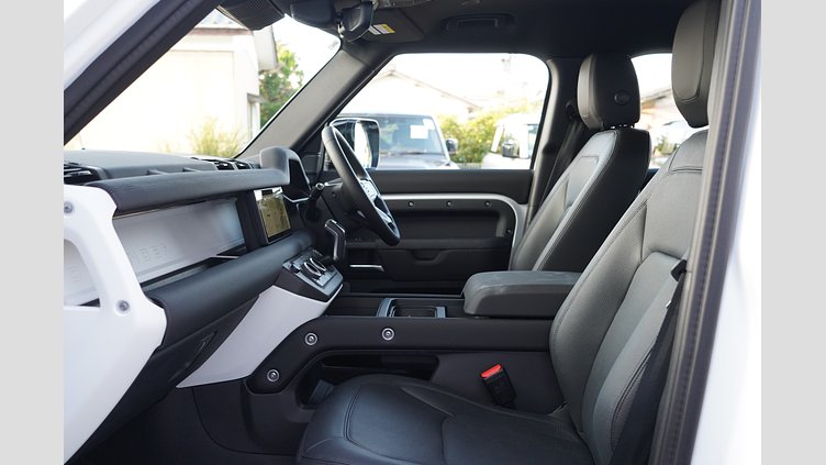 2024 認定中古車 Land Rover Defender 110 フジホワイト D300 AWD（AT） S