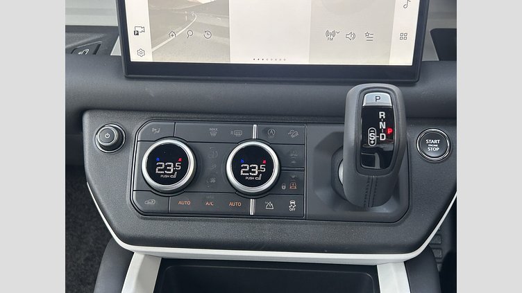 2025 認定中古車 Land Rover Defender 110 サントリーニブラック D350 ディーゼルマイルドハイブリッド S