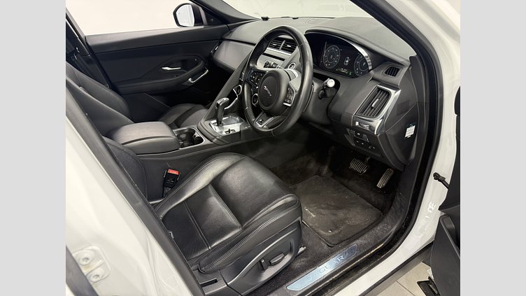 2019 認定中古車 Jaguar E-Pace Fuji White 2.0 litre i4D Diesel S　D180