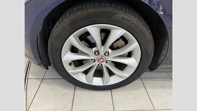 2018 認定中古車 Jaguar XF Loire Blue 2.0diesel スポーツブレイク　プレステージ　20ｄ