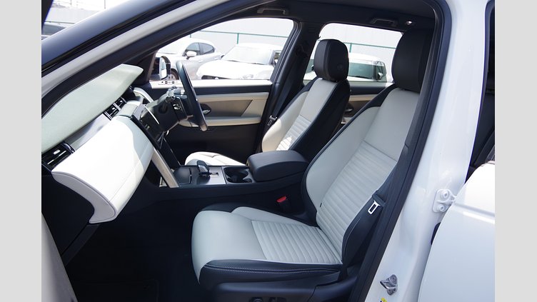 2024 認定中古車 Land Rover Discovery Sport フジホワイト プラグインハイブリッド（ガソリン） 標準ホイール Dynamic HSE