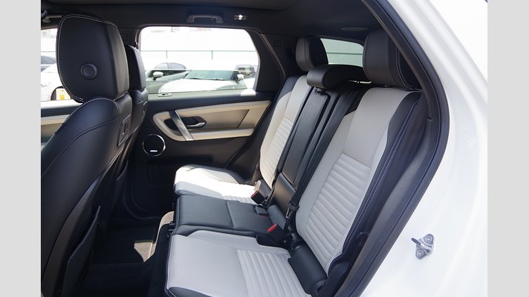 2024 認定中古車 Land Rover Discovery Sport フジホワイト プラグインハイブリッド（ガソリン） 標準ホイール Dynamic HSE