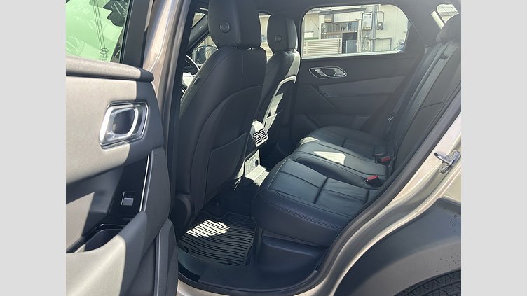 2025 認定中古車 Land Rover Range Rover Velar バトゥミゴールド P400eプラグインハイブリッド（ガソリン） スタンダードホイールベース S