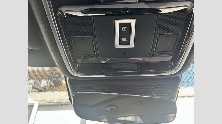 2025 認定中古車 Land Rover Range Rover Velar バトゥミゴールド P400eプラグインハイブリッド（ガソリン） スタンダードホイールベース S
