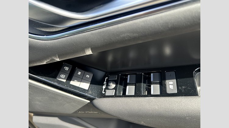 2025 認定中古車 Land Rover Range Rover Velar バトゥミゴールド P400eプラグインハイブリッド（ガソリン） スタンダードホイールベース S