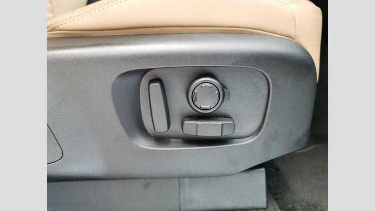 2024 認定中古車 Land Rover Discovery サントリーニブラック D300マイルドハイブリッド（ディーゼル） スタンダードホイールベース Dynamic HSE