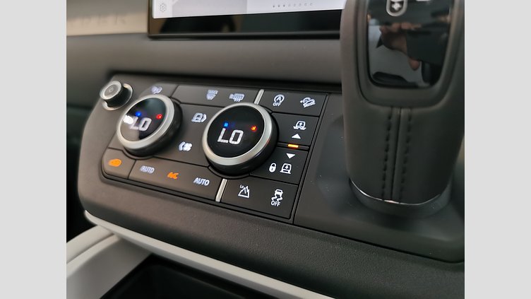 2025 認定中古車 Land Rover Defender 110 サントリーニブラック D350 ディーゼルマイルドハイブリッド S