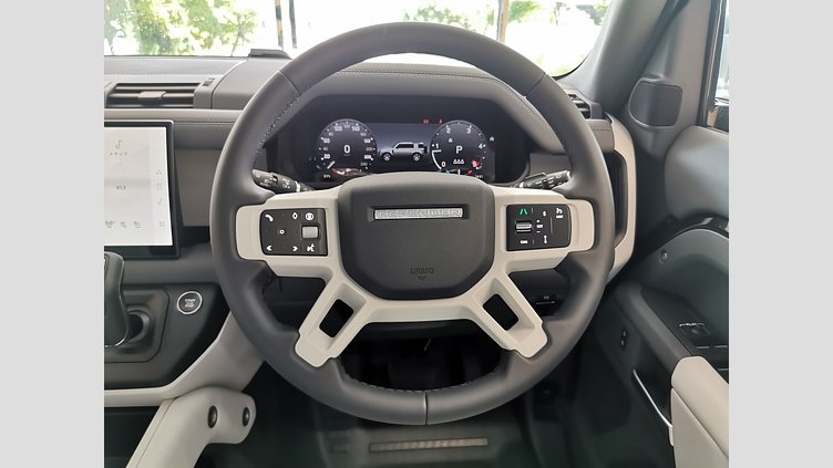 2025 認定中古車 Land Rover Defender 110 サントリーニブラック D350 ディーゼルマイルドハイブリッド S