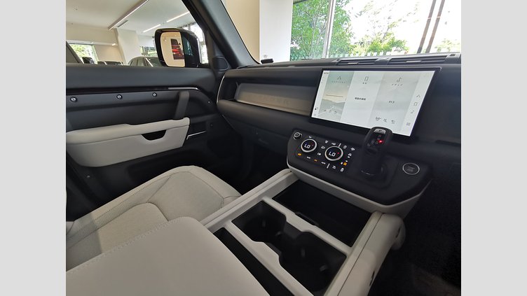 2025 認定中古車 Land Rover Defender 110 サントリーニブラック D350 ディーゼルマイルドハイブリッド S