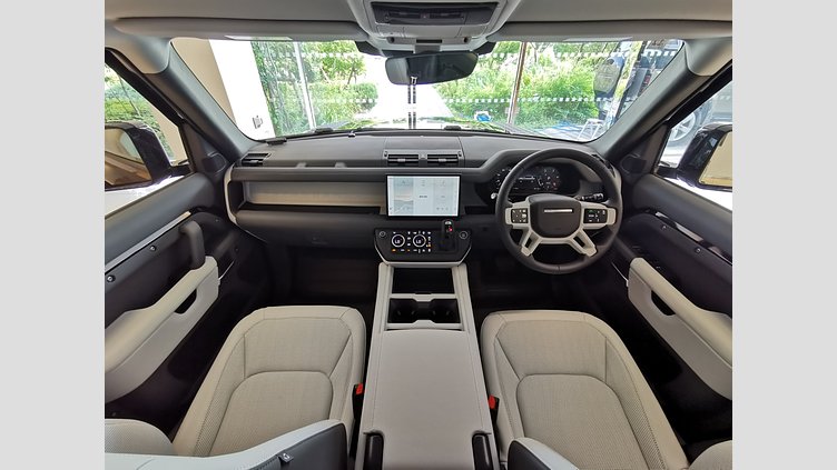 2025 認定中古車 Land Rover Defender 110 サントリーニブラック D350 ディーゼルマイルドハイブリッド S