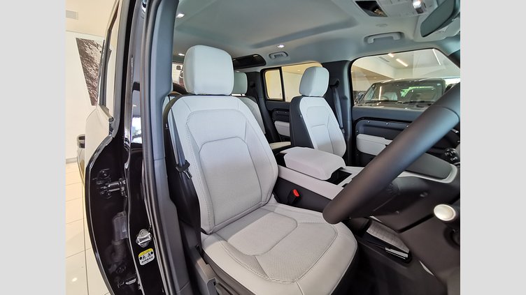 2025 認定中古車 Land Rover Defender 110 サントリーニブラック D350 ディーゼルマイルドハイブリッド S