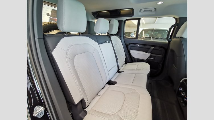 2025 認定中古車 Land Rover Defender 110 サントリーニブラック D350 ディーゼルマイルドハイブリッド S