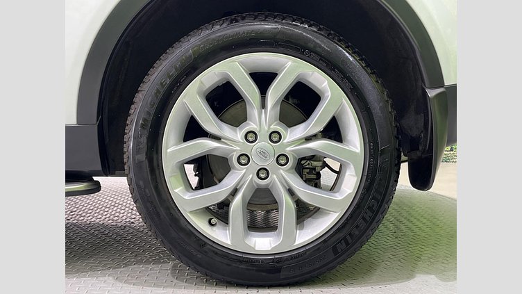 2016 認定中古車 Land Rover Discovery Sport Yulong White 2.0 litre Si4 Petrol HSE