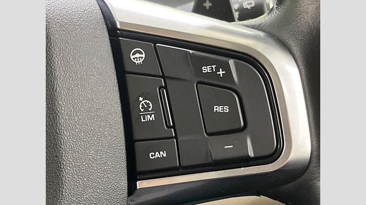 2016 認定中古車 Land Rover Discovery Sport Yulong White 2.0 litre Si4 Petrol HSE