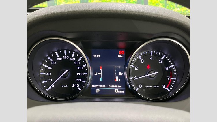2016 認定中古車 Land Rover Discovery Sport Yulong White 2.0 litre Si4 Petrol HSE