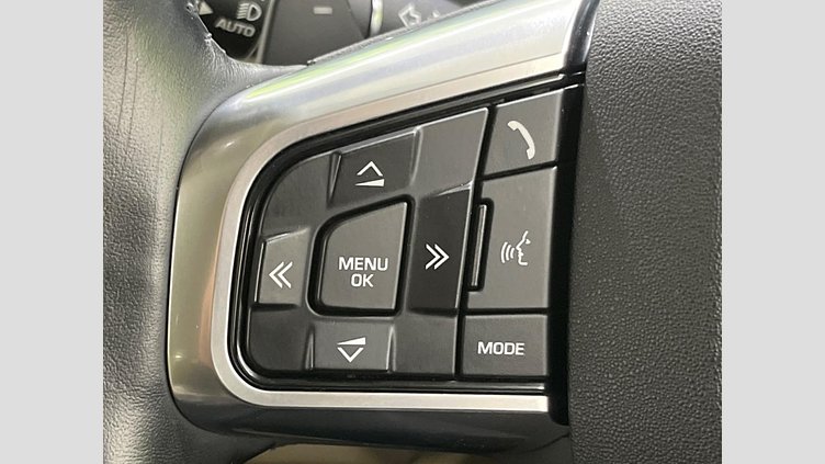 2016 認定中古車 Land Rover Discovery Sport Yulong White 2.0 litre Si4 Petrol HSE