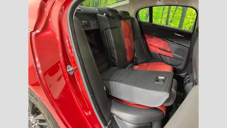 2017 認定中古車 Jaguar XE Firenze Red ディーゼル　D180 R-SPORTS
