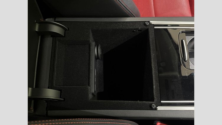 2017 認定中古車 Jaguar XE Firenze Red ディーゼル　D180 R-SPORTS