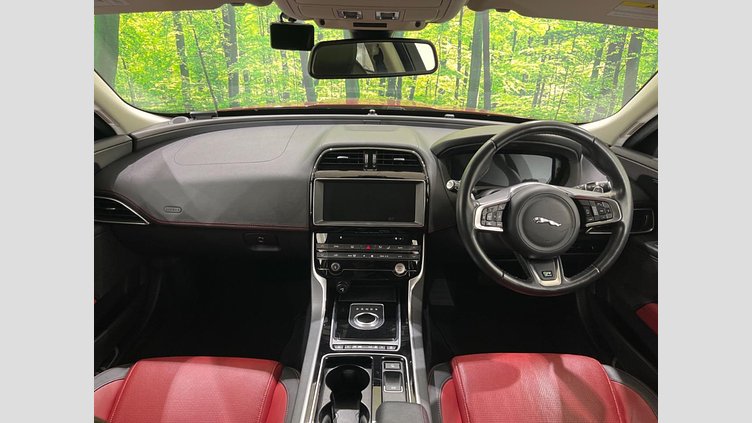 2017 認定中古車 Jaguar XE Firenze Red ディーゼル　D180 R-SPORTS
