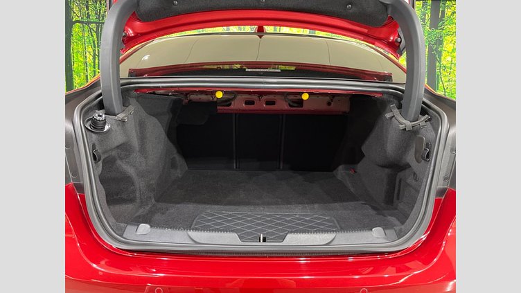2017 認定中古車 Jaguar XE Firenze Red ディーゼル　D180 R-SPORTS