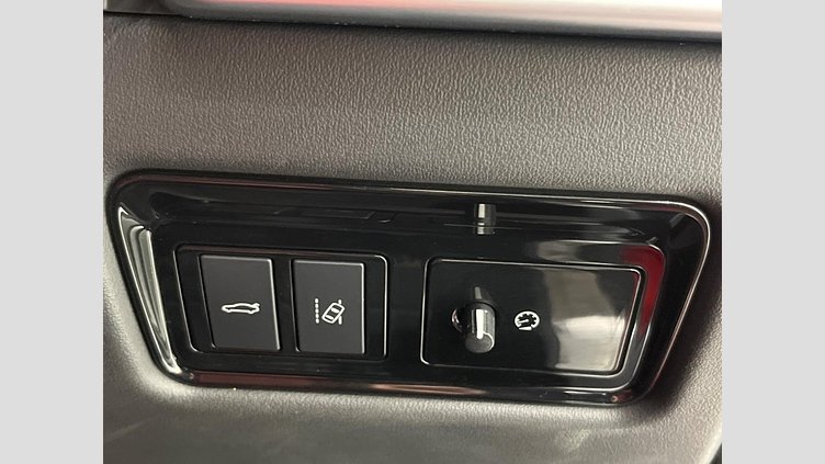 2017 認定中古車 Jaguar XE Firenze Red ディーゼル　D180 R-SPORTS