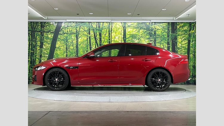 2017 認定中古車 Jaguar XE Firenze Red ディーゼル　D180 R-SPORTS