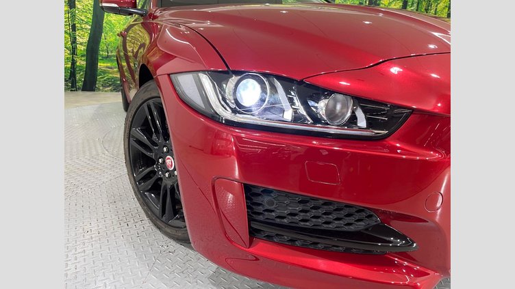 2017 認定中古車 Jaguar XE Firenze Red ディーゼル　D180 R-SPORTS