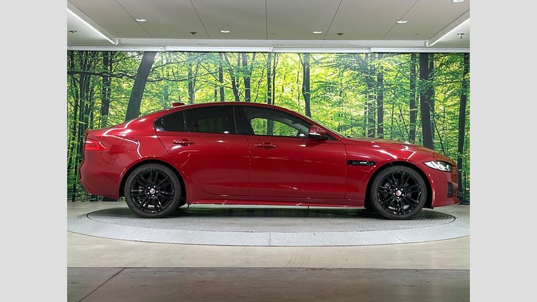 2017 認定中古車 Jaguar XE Firenze Red ディーゼル　D180 R-SPORTS